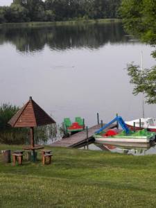 DOMKI NAD JEZIOREM